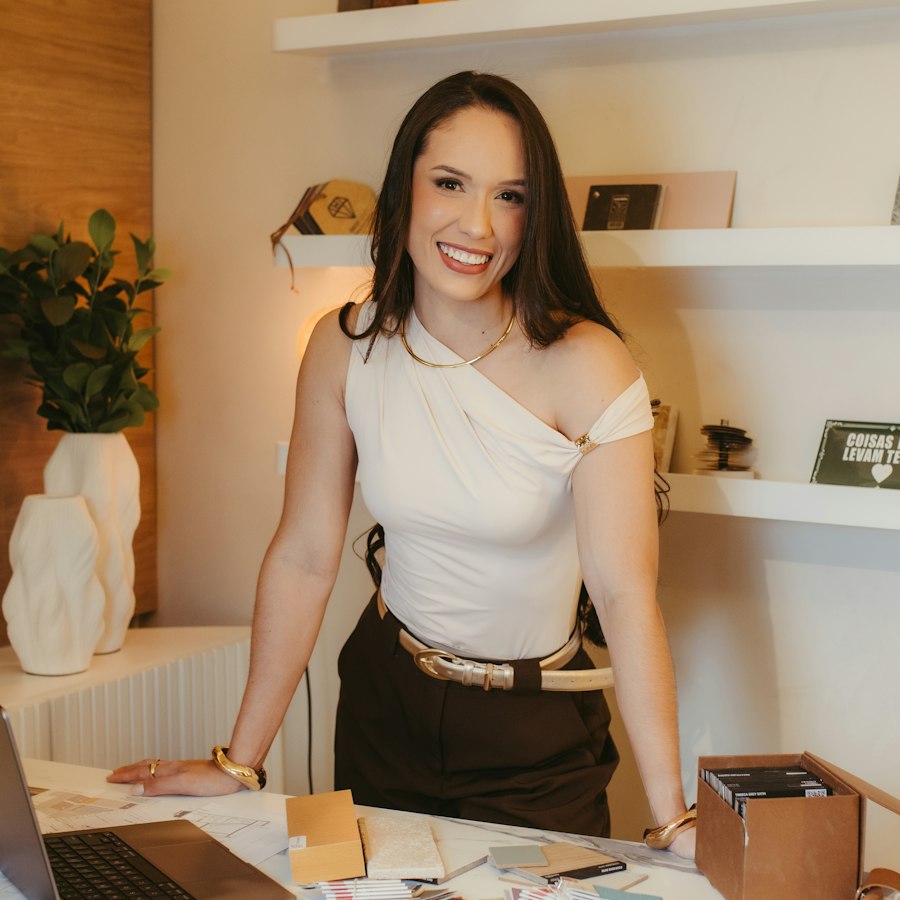 Franqueada sorrindo em sua unidade